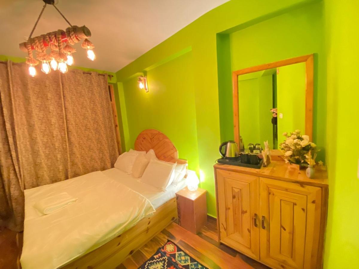 Attic Monkey Cafe & Rooms มะนาลี ภายนอก รูปภาพ