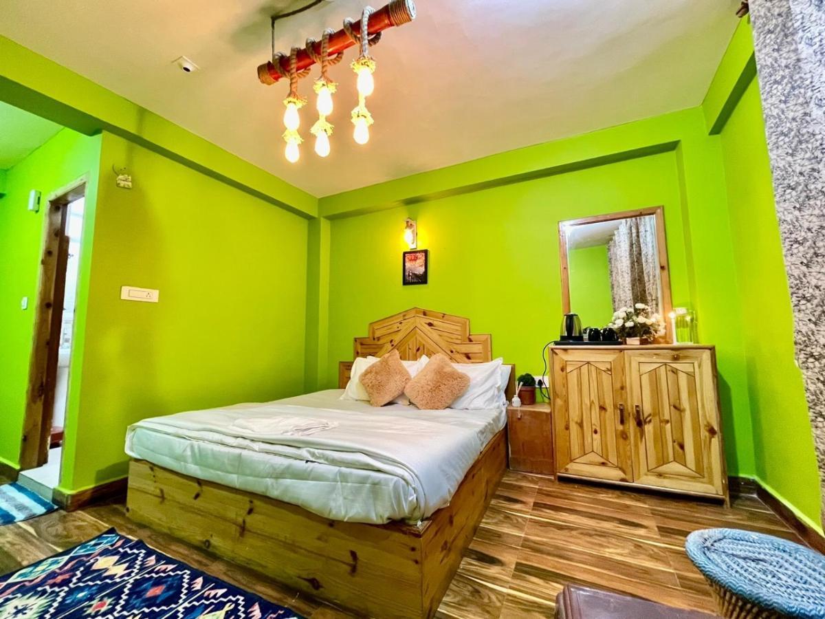 Attic Monkey Cafe & Rooms มะนาลี ภายนอก รูปภาพ