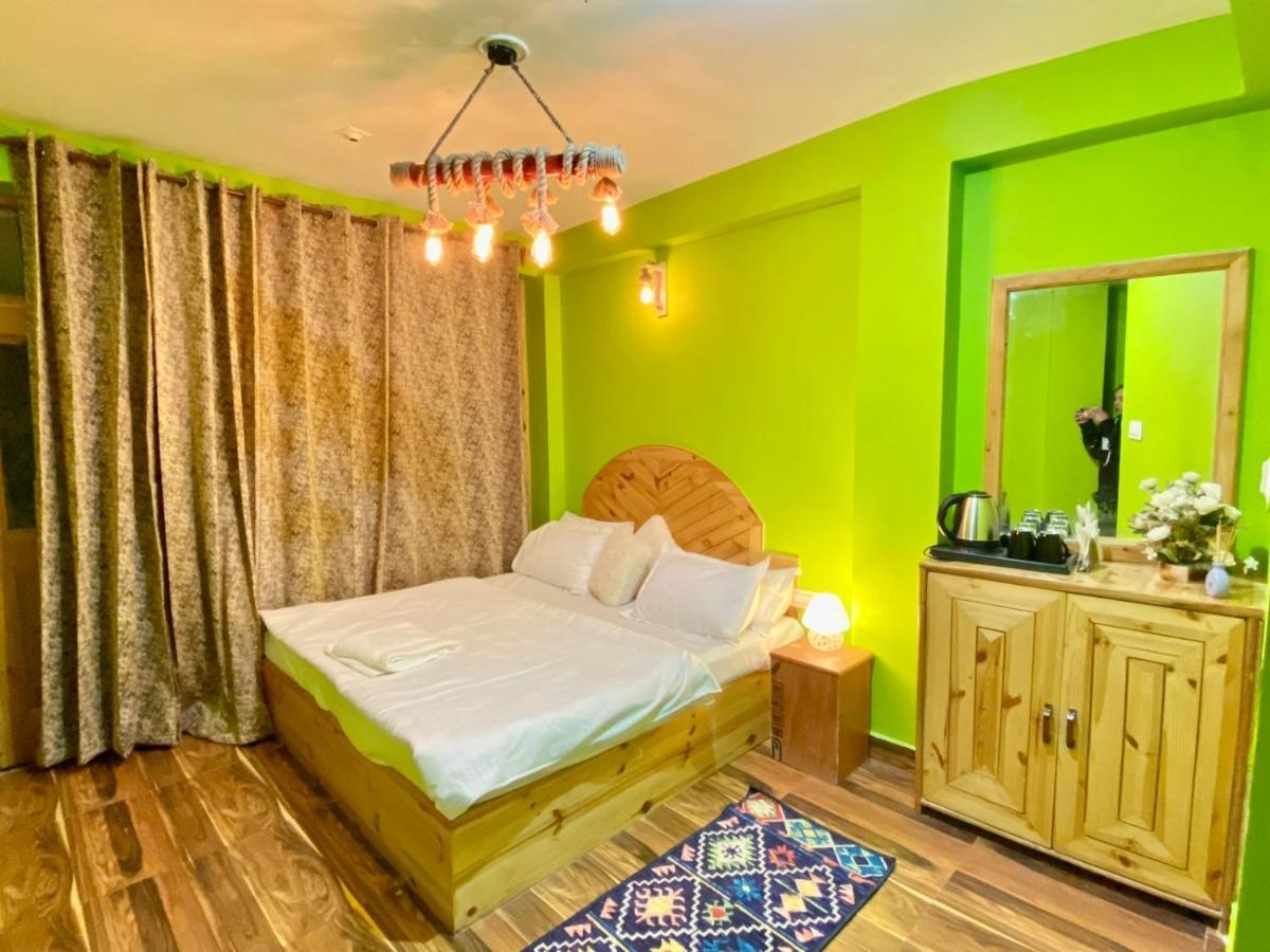 Attic Monkey Cafe & Rooms มะนาลี ภายนอก รูปภาพ