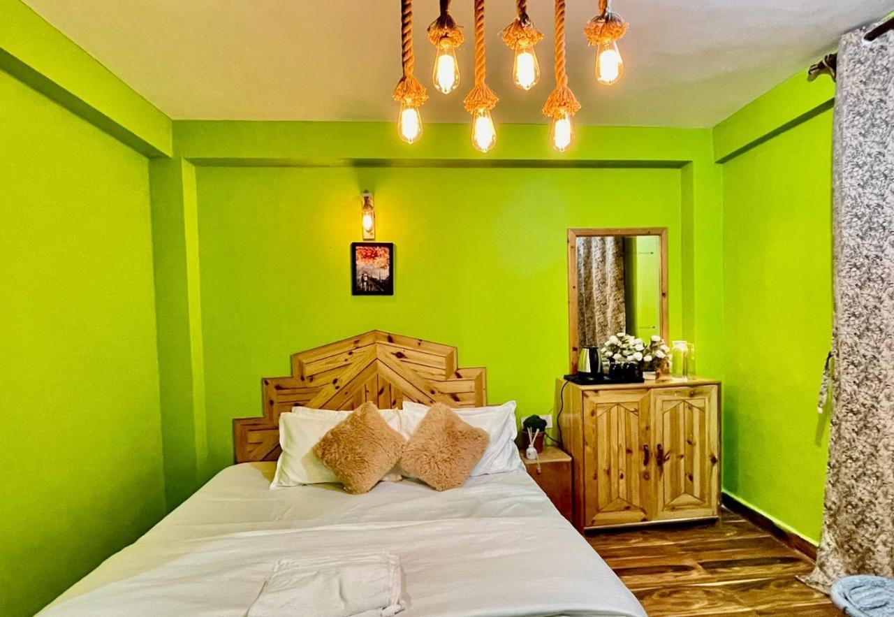 Attic Monkey Cafe & Rooms มะนาลี ภายนอก รูปภาพ
