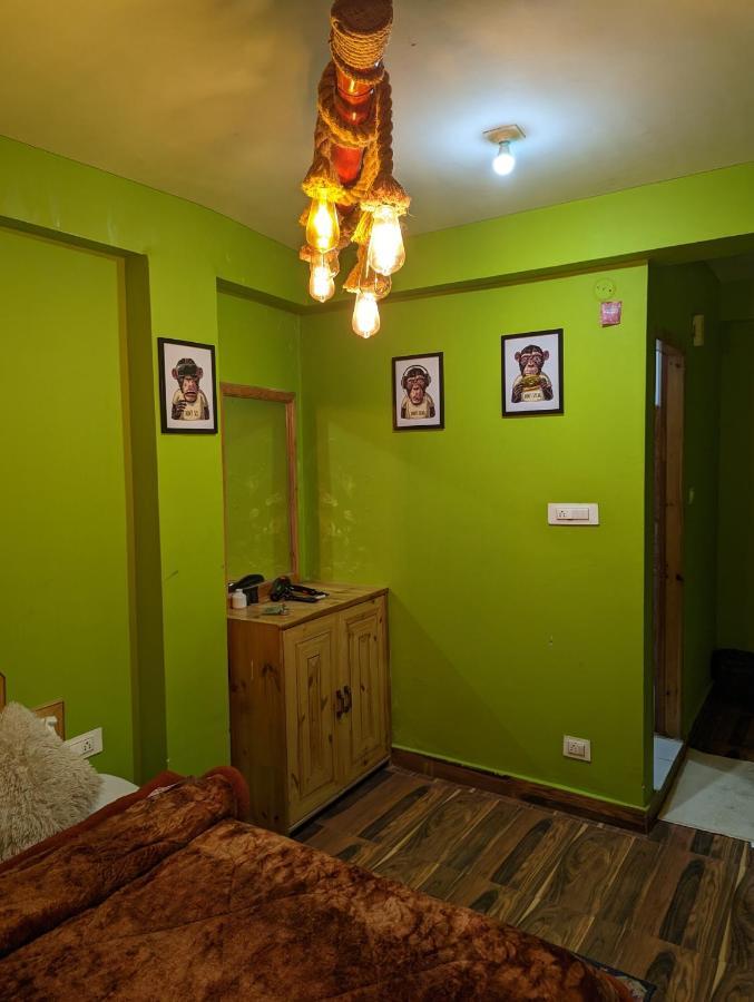 Attic Monkey Cafe & Rooms มะนาลี ภายนอก รูปภาพ