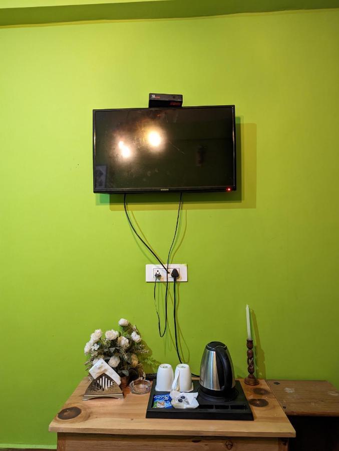 Attic Monkey Cafe & Rooms มะนาลี ภายนอก รูปภาพ