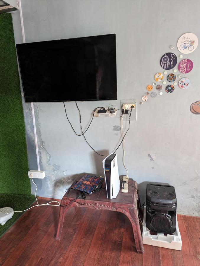 Attic Monkey Cafe & Rooms มะนาลี ภายนอก รูปภาพ