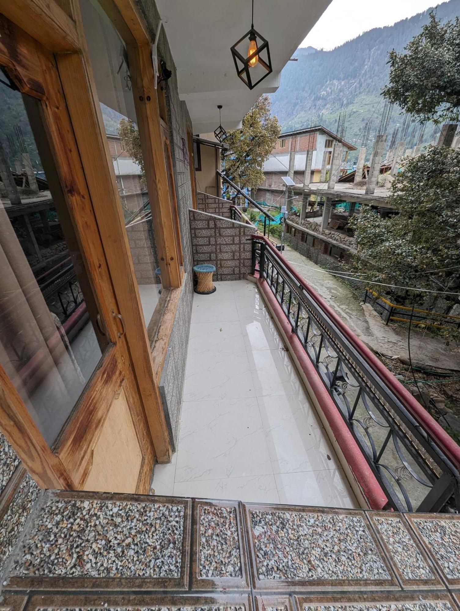 Attic Monkey Cafe & Rooms มะนาลี ภายนอก รูปภาพ