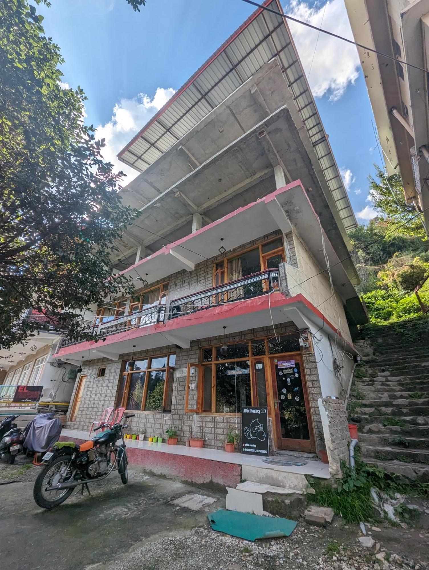 Attic Monkey Cafe & Rooms มะนาลี ภายนอก รูปภาพ